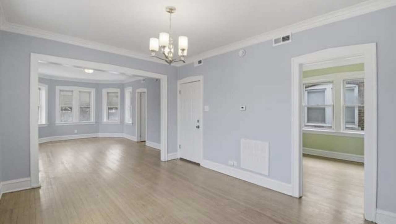 7700 S Saint Lawrence Ave #2 - Photo 4 of 12