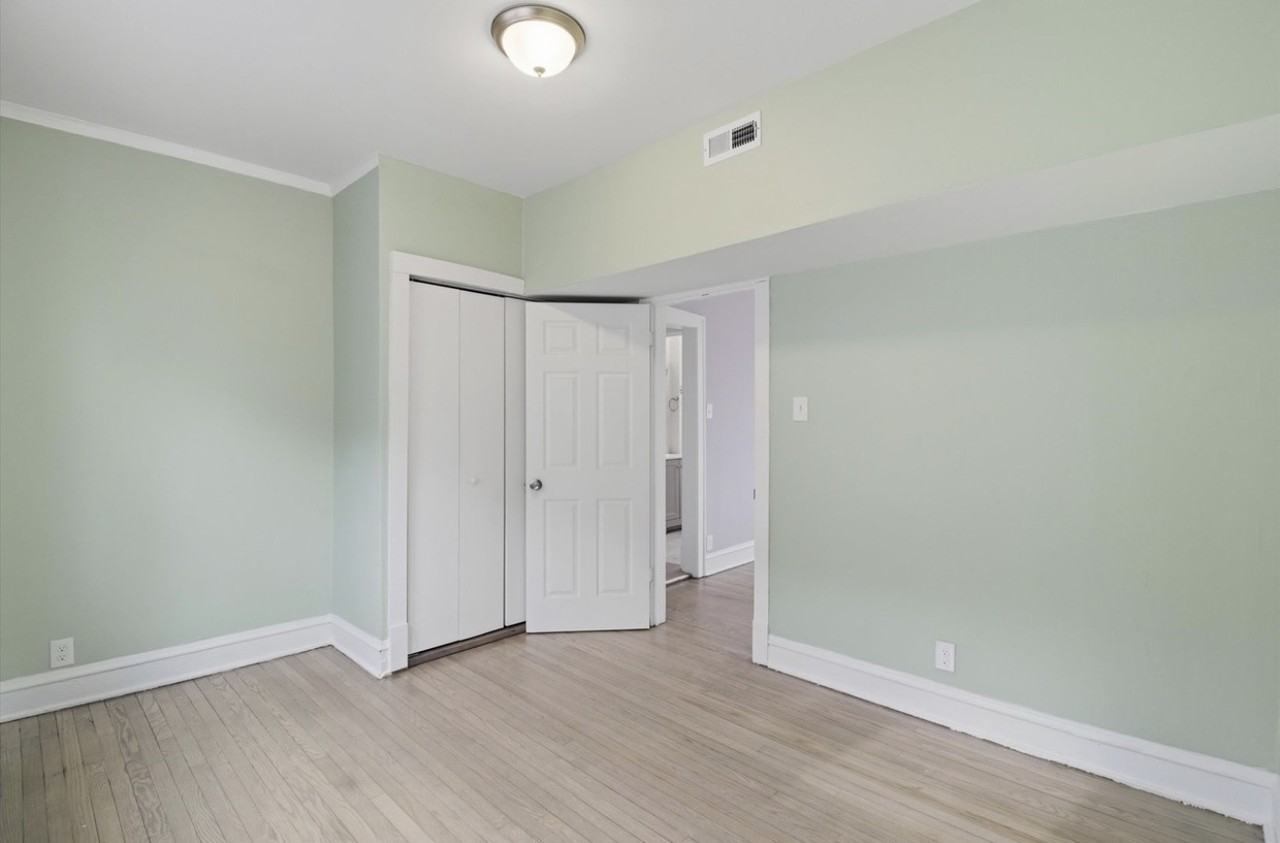 7700 S Saint Lawrence Ave #2 - Photo 5 of 12