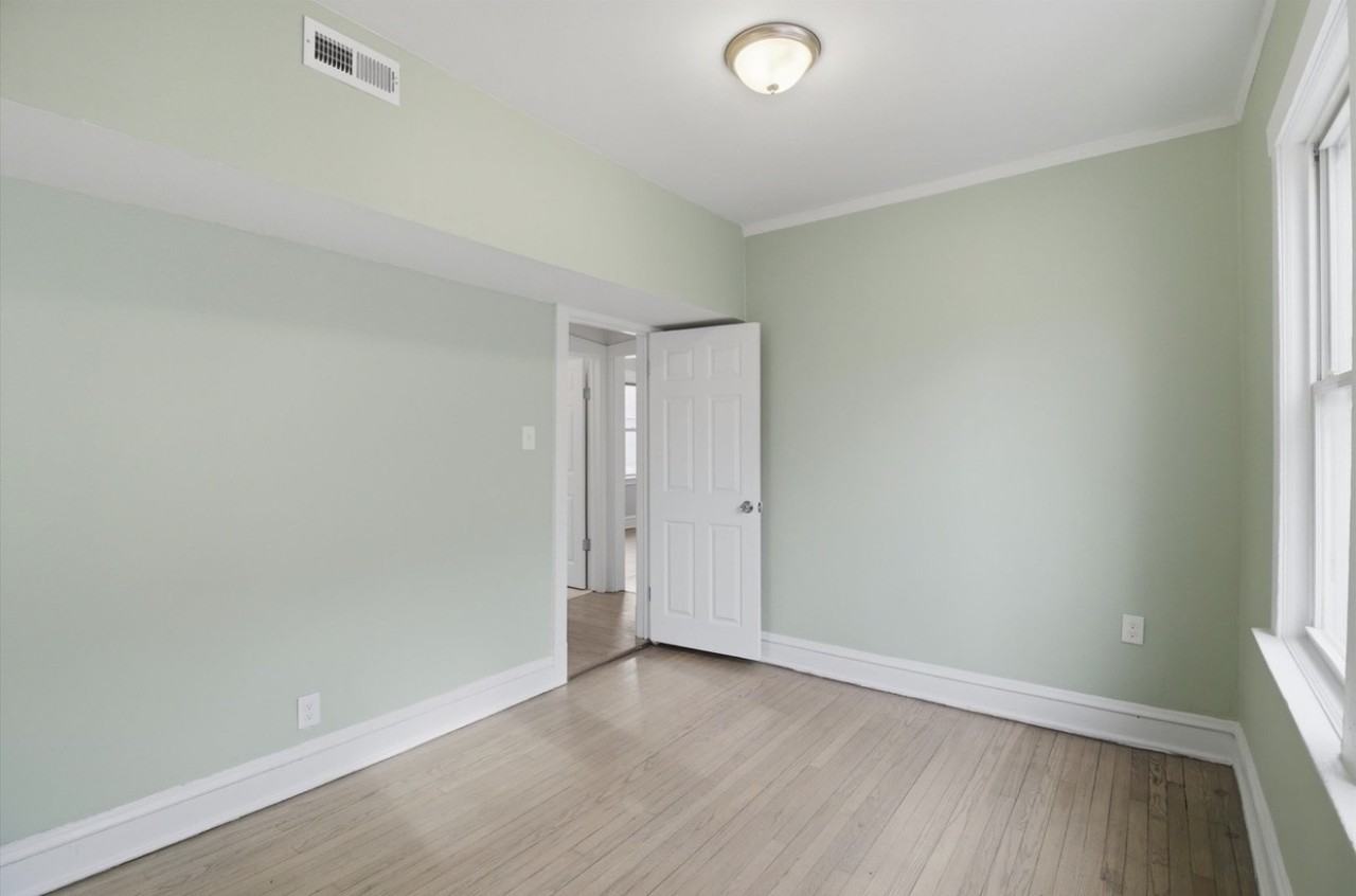 7700 S Saint Lawrence Ave #2 - Photo 6 of 12