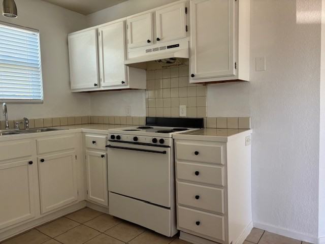 411 8th St #B - Photo 2 of 15