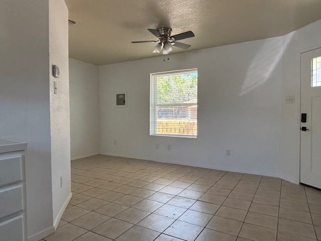 411 8th St #B - Photo 4 of 15