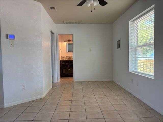 411 8th St #B - Photo 5 of 15