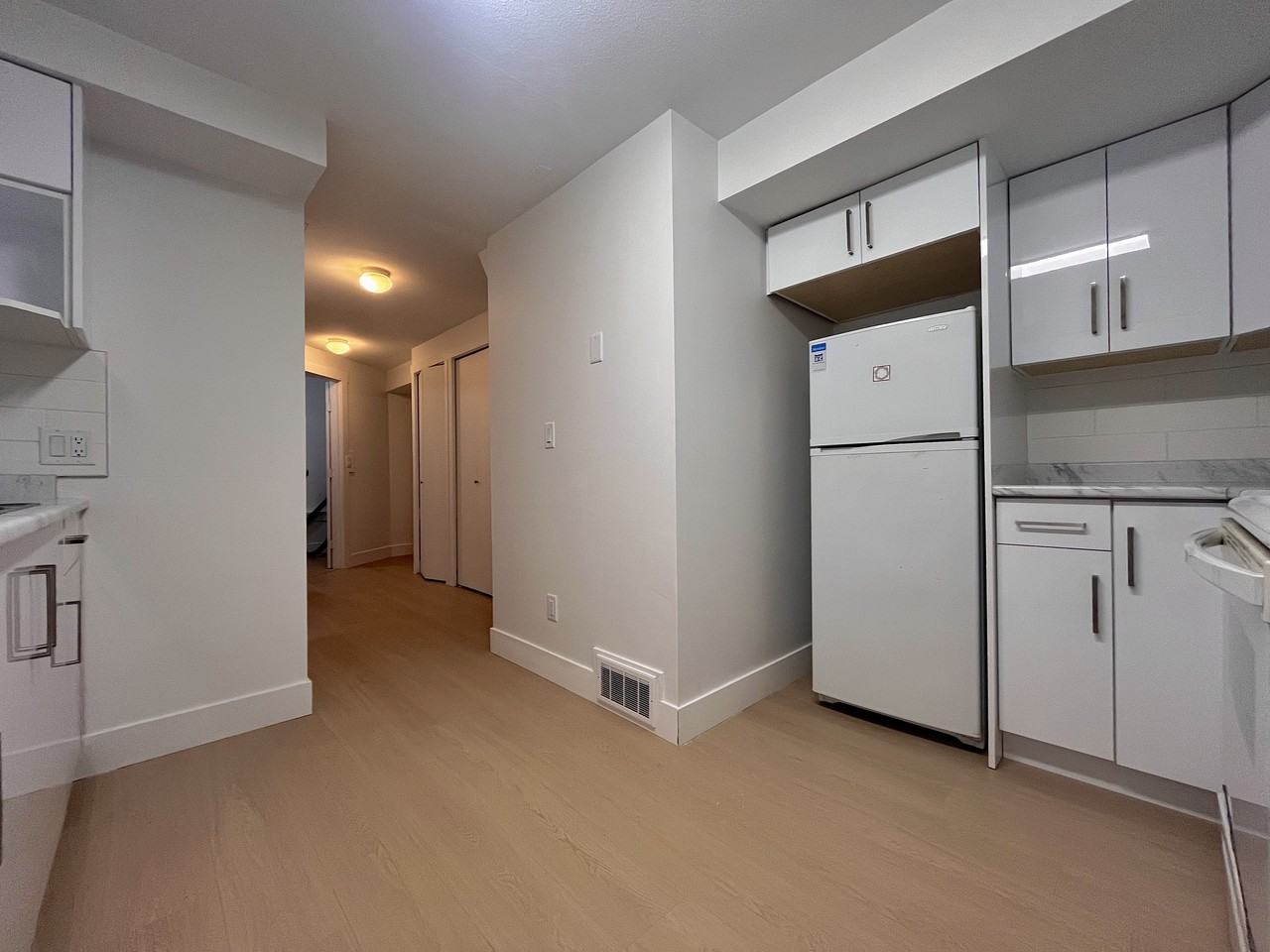 19900 55 A Avenue - Photo 4 of 14