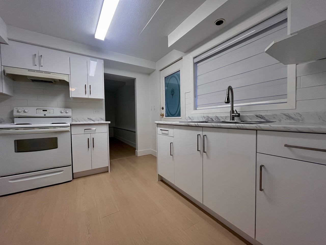 19900 55 A Avenue - Photo 5 of 14