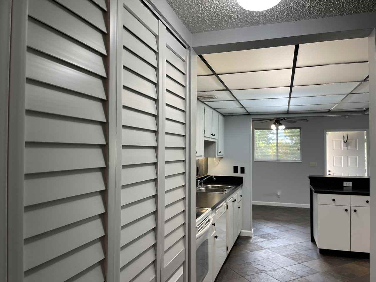 1850 Fairview Villas Dr #3 - Photo 2 of 15
