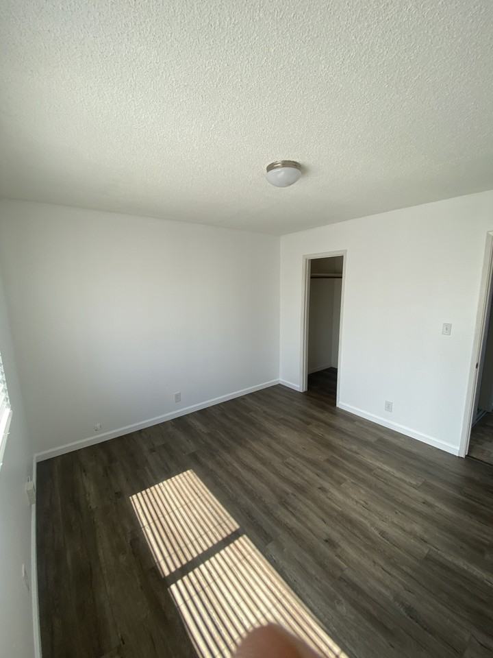 685 Iris Ave #40 - Photo 4 of 10