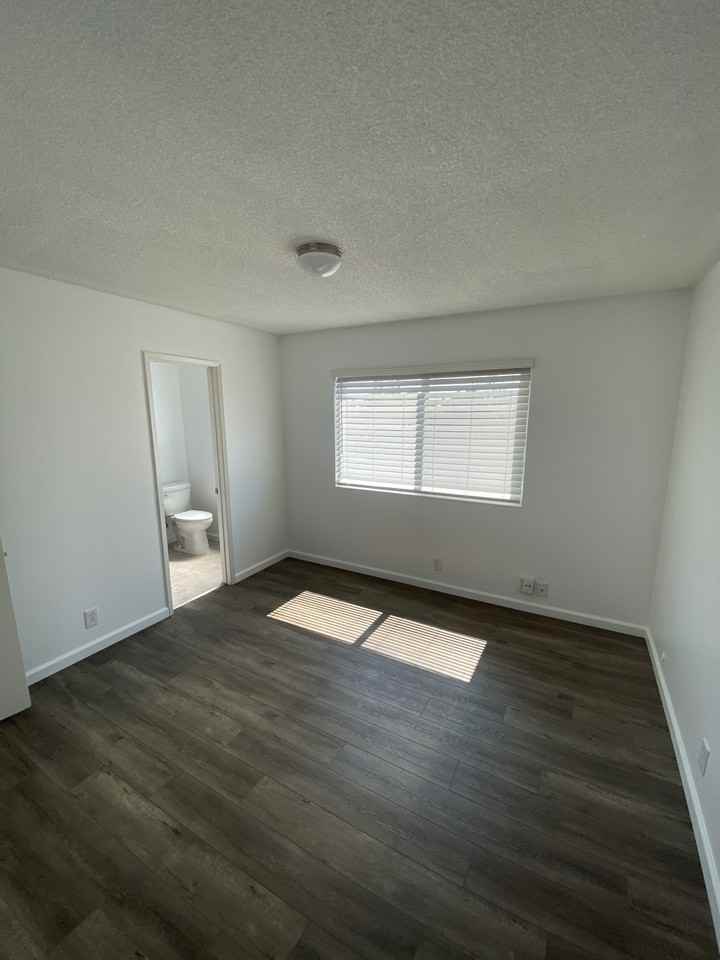 685 Iris Ave #40 - Photo 7 of 10