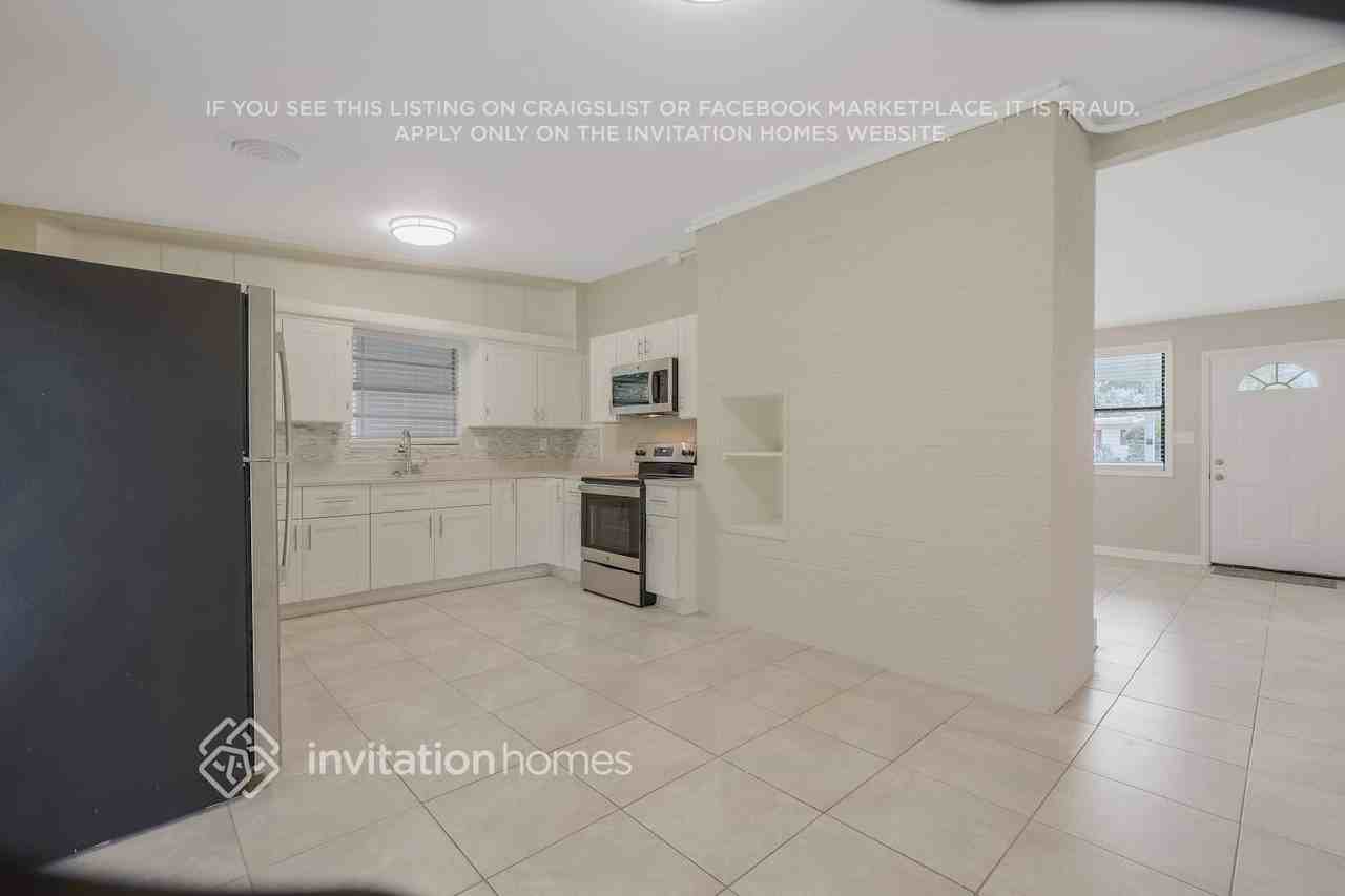 8527 Bengalin Ave - Photo 7 of 26