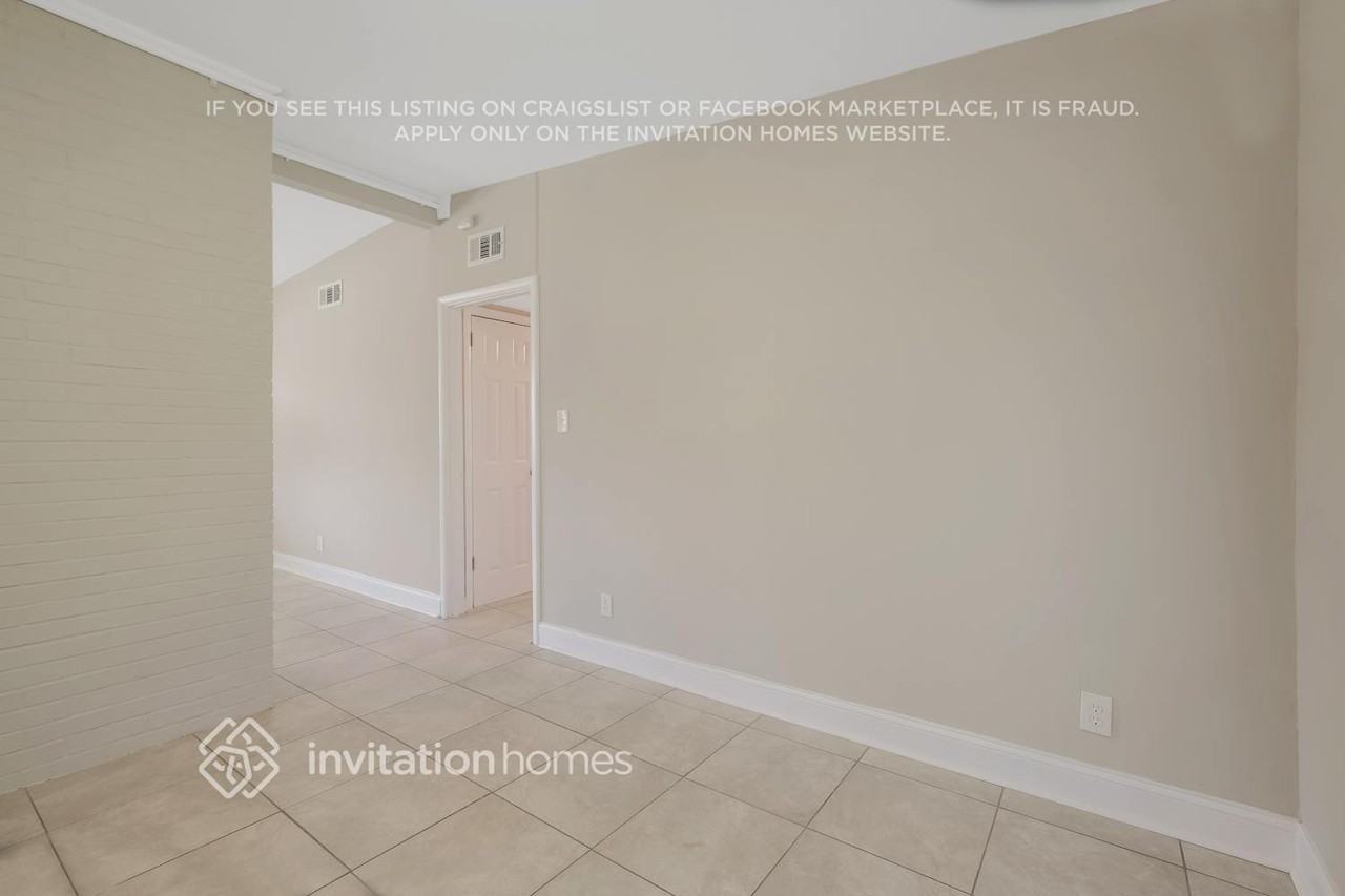 8527 Bengalin Ave - Photo 4 of 22