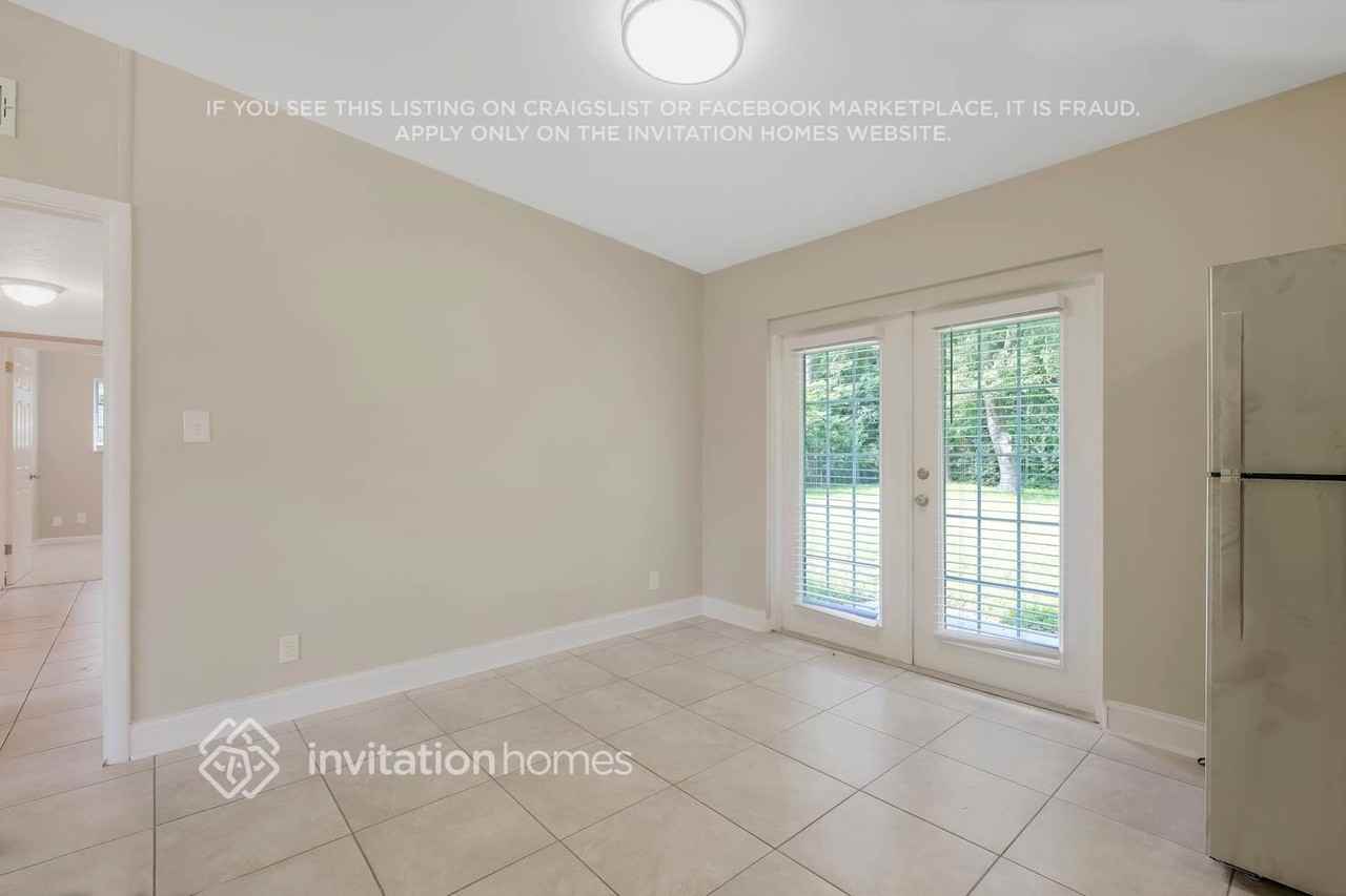 8527 Bengalin Ave - Photo 5 of 22