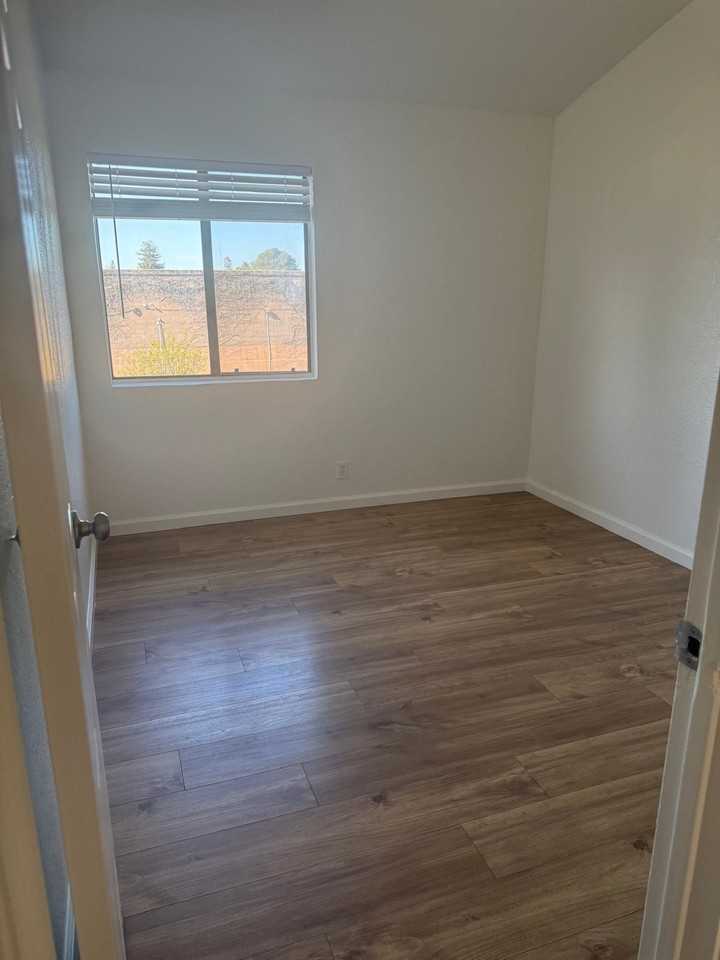 280 Flint Court - Photo 5 of 11