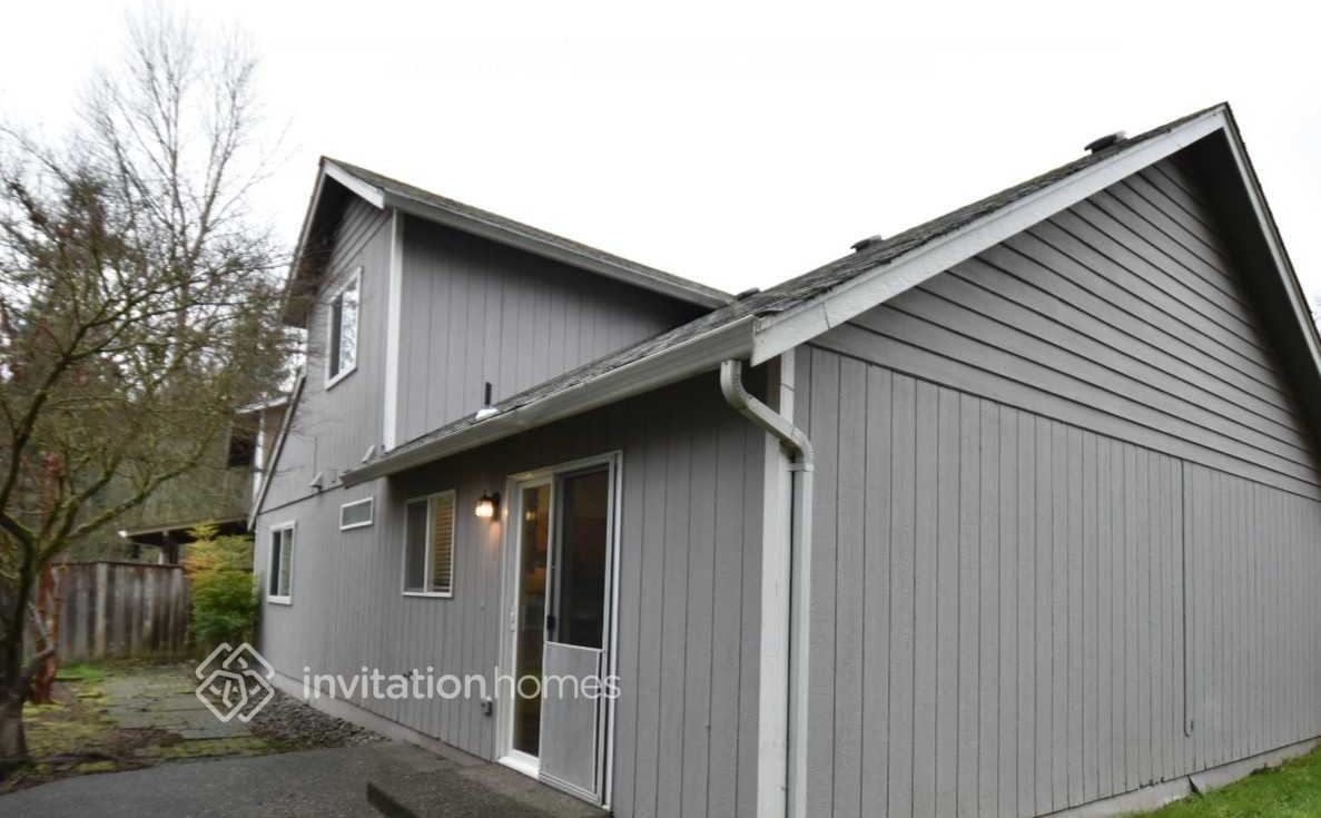 2427 S 354th St - Photo 3 of 4