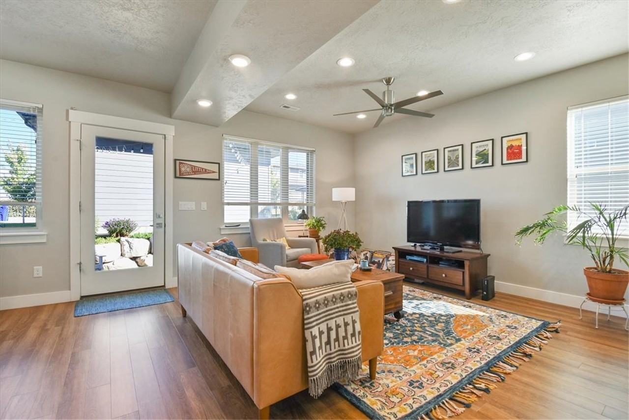 514 S 22Nd St - Photo 4 of 22