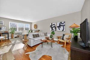 featured image of 2881 Minto Ave