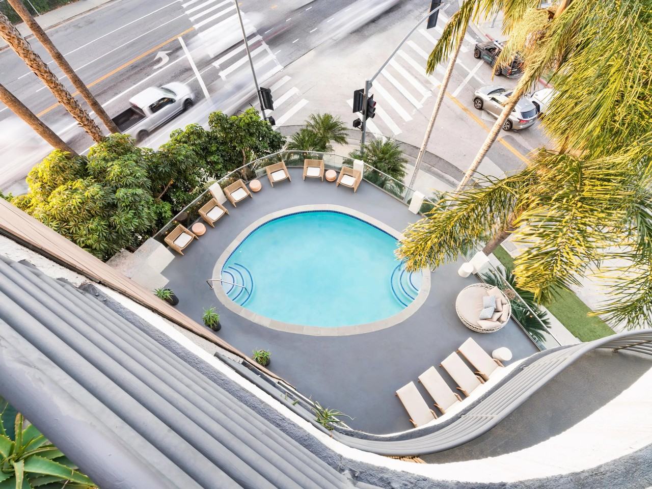 Alister Sherman Oaks - Photo 2 of 28