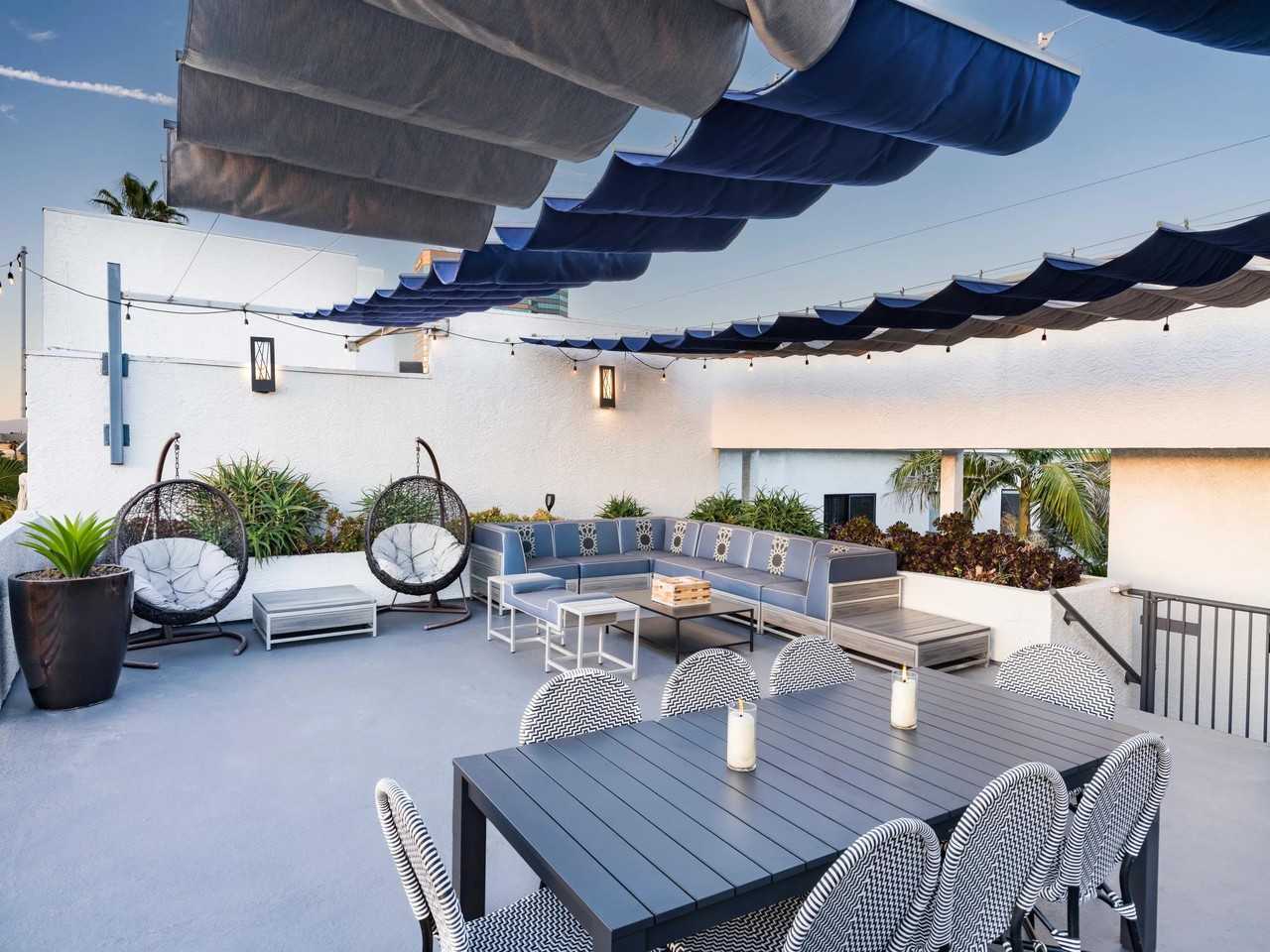 Alister Sherman Oaks - Photo 4 of 28