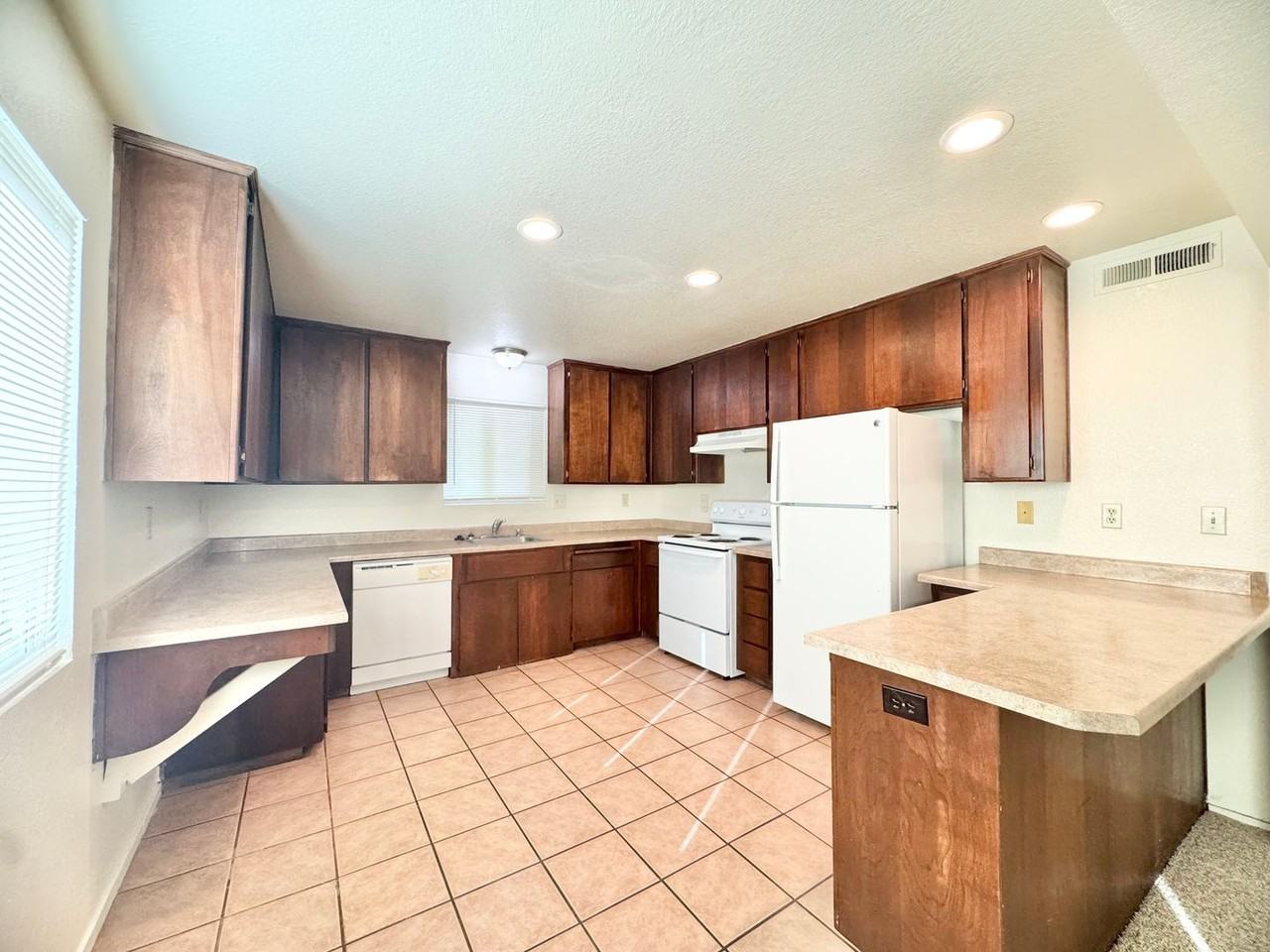 Graduate Gardens - Photo 6 of 36