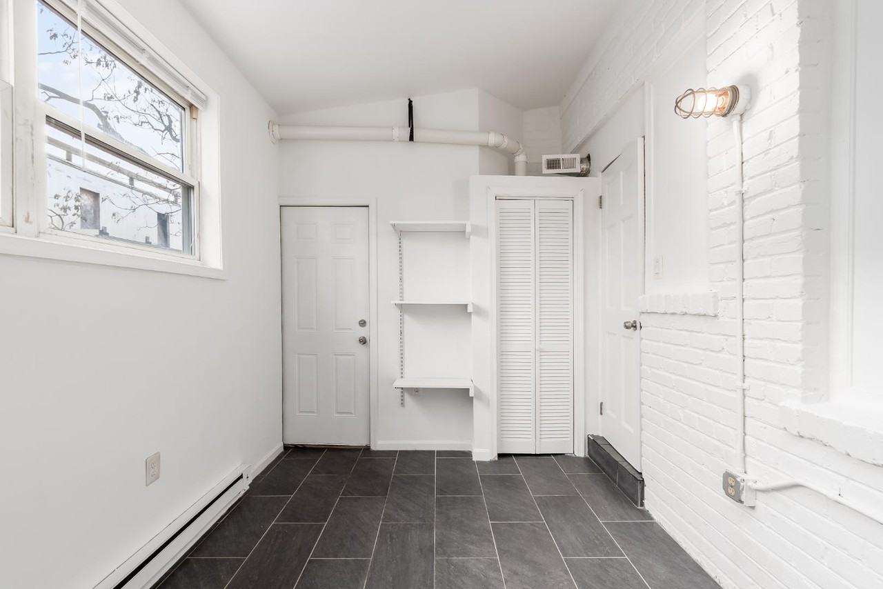 1621 F St Ne - Photo 3 of 7