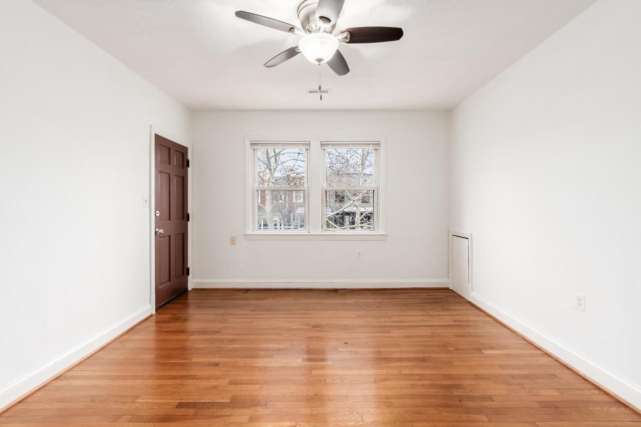 1621 F St Ne - Photo 6 of 7