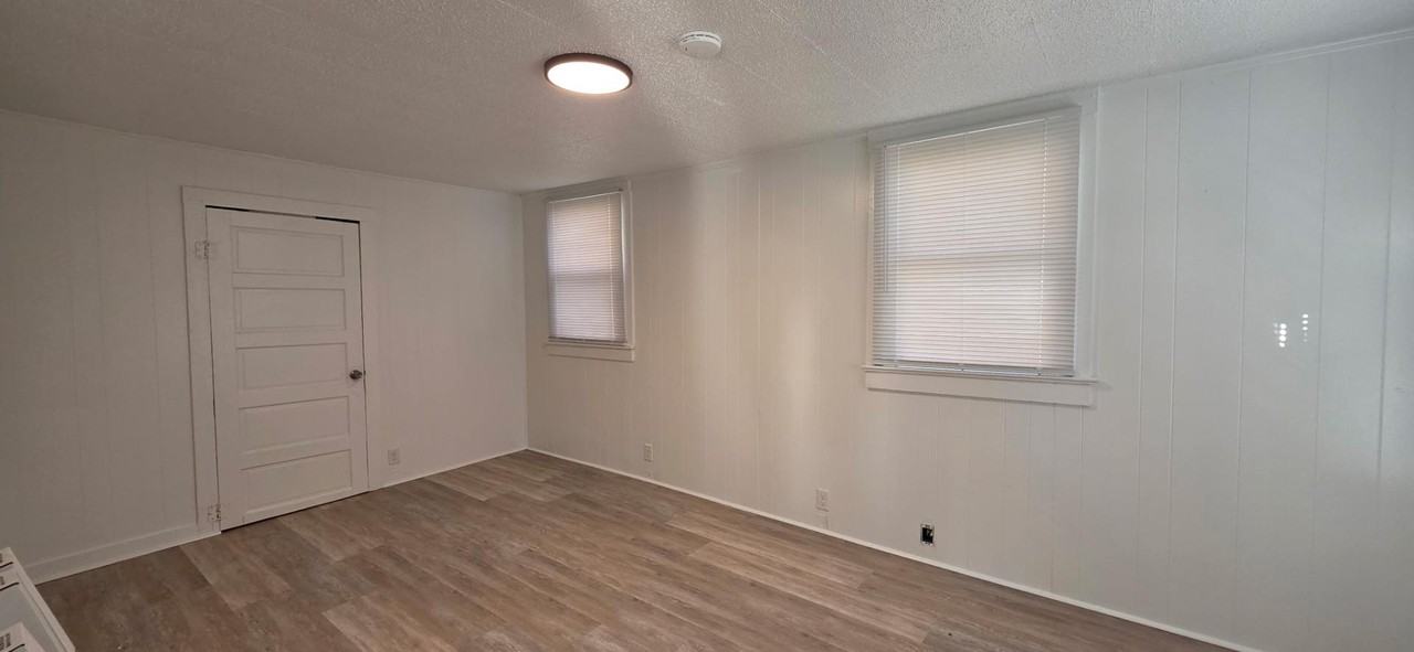 305 N Kendall St - Photo 4 of 14