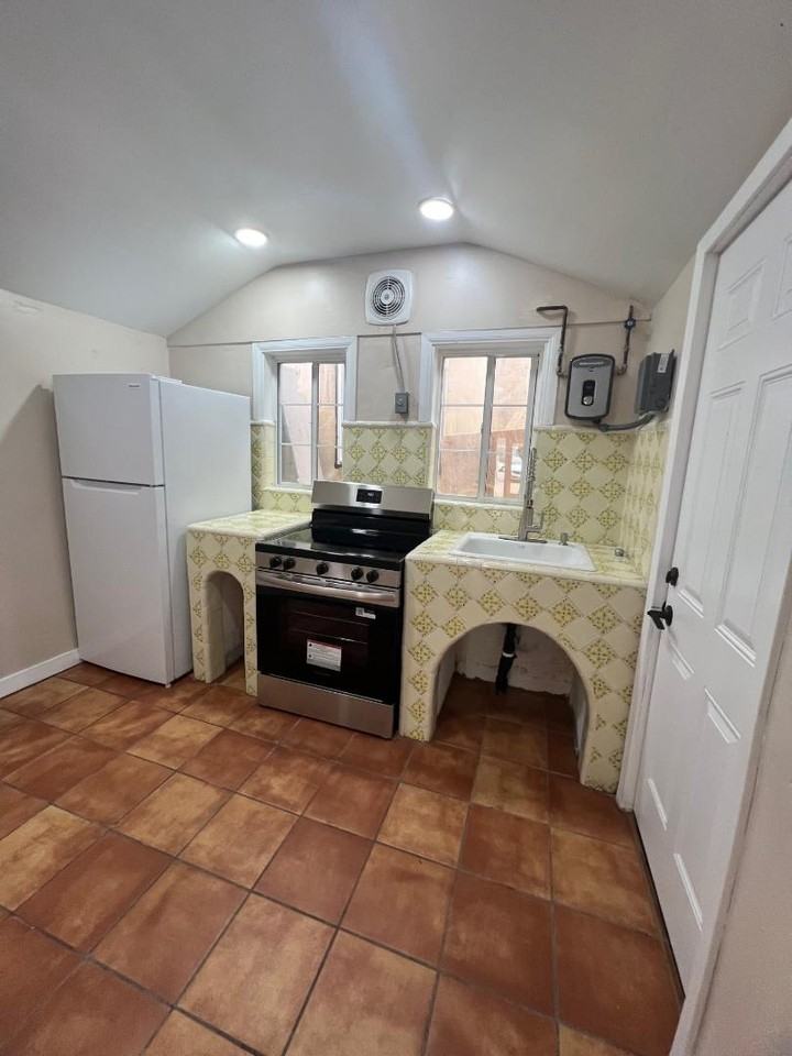 3446 Madison St - Photo 4 of 11