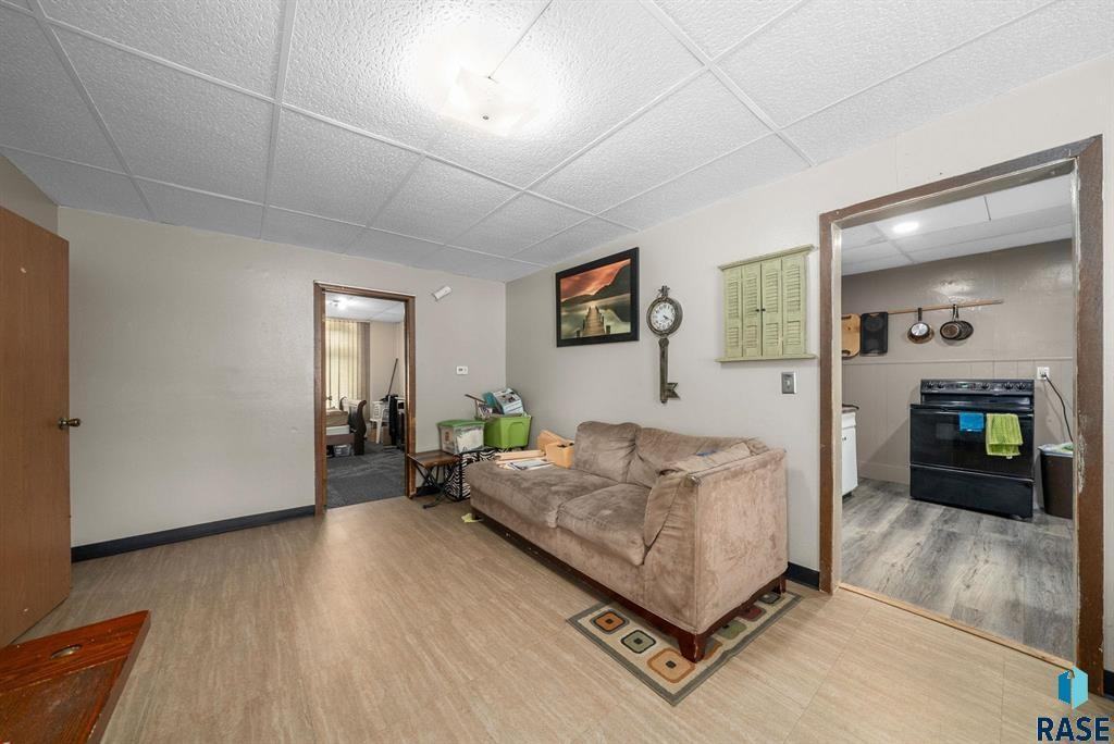 902 W 8th St, Sioux Falls SD - Photo 5 of 7