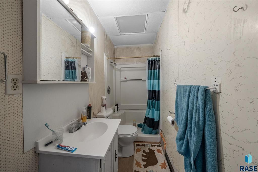 902 W 8th St, Sioux Falls SD - Photo 6 of 7