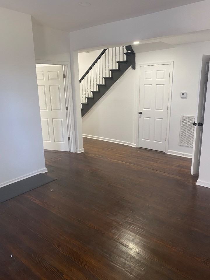 1107 Buchanan St - Photo 5 of 11