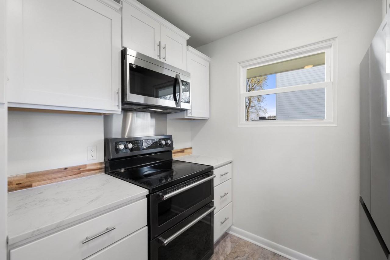 389 Thompson St - Photo 2 of 20