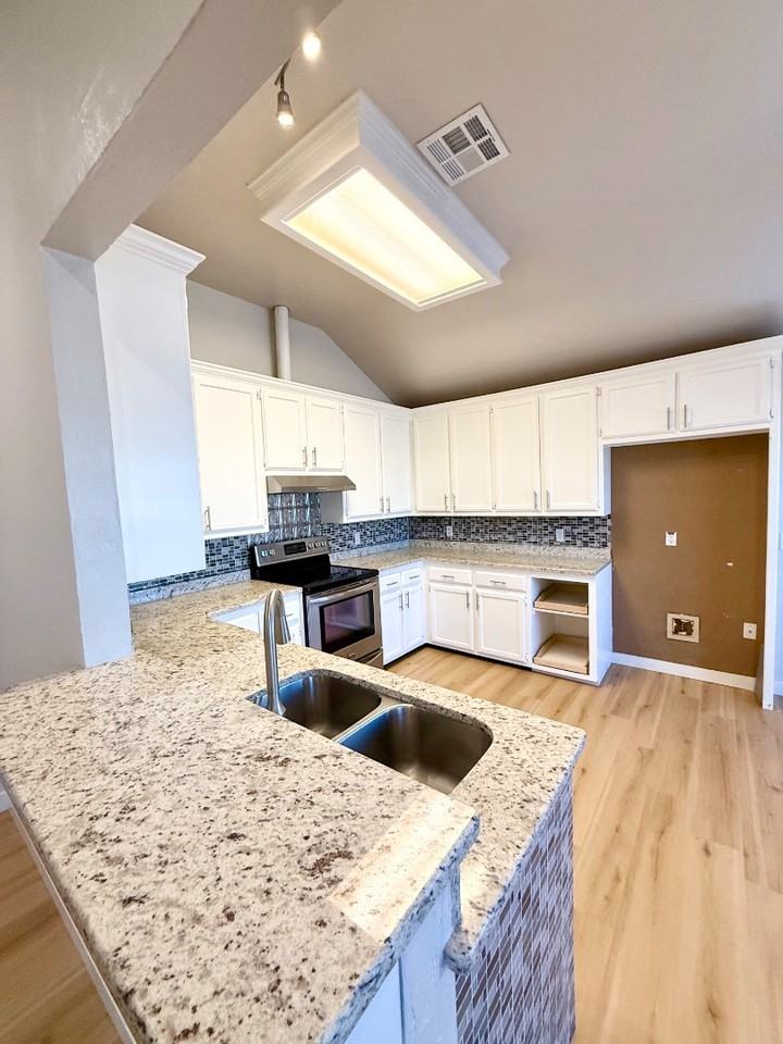 6003 Fox Run Way - Photo 7 of 20