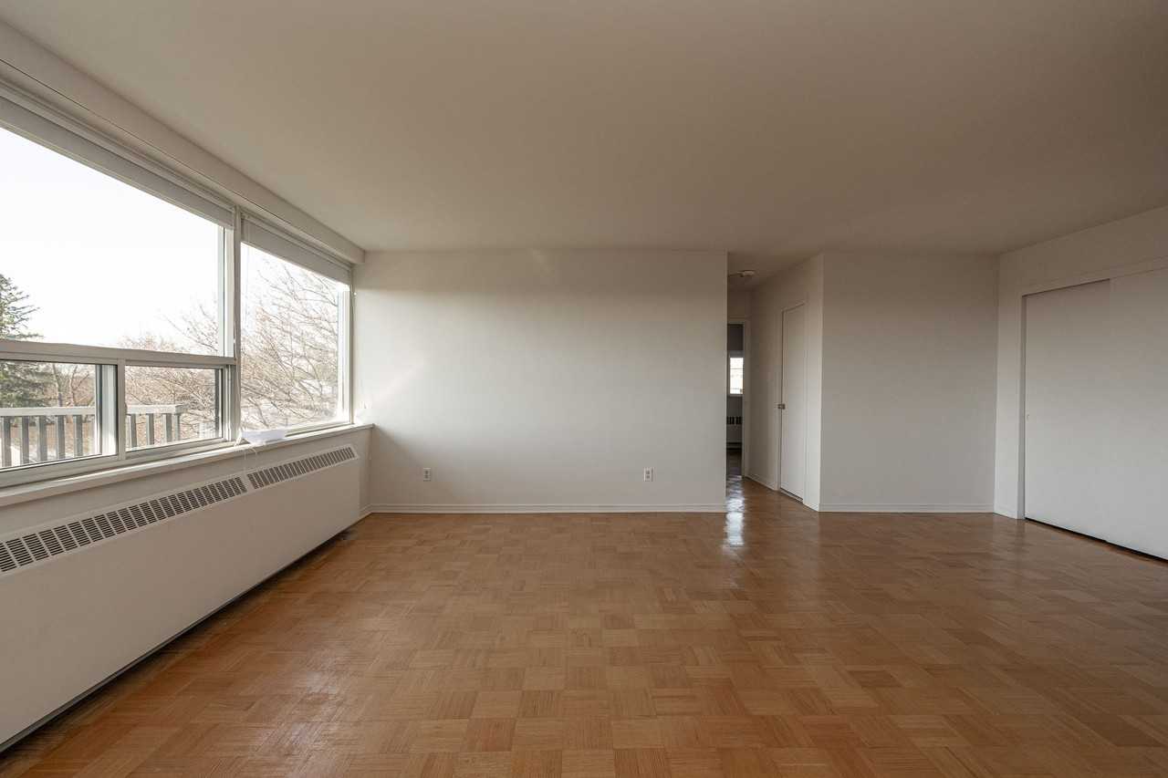 150 Donway & 4 Overland - Photo 3 of 11