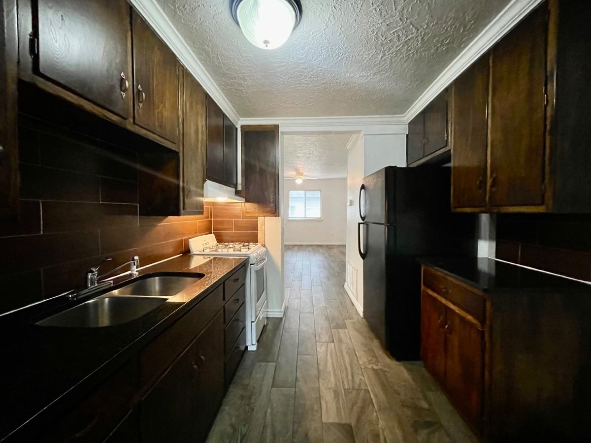 319 E Edwards St #1 - Photo 5 of 13