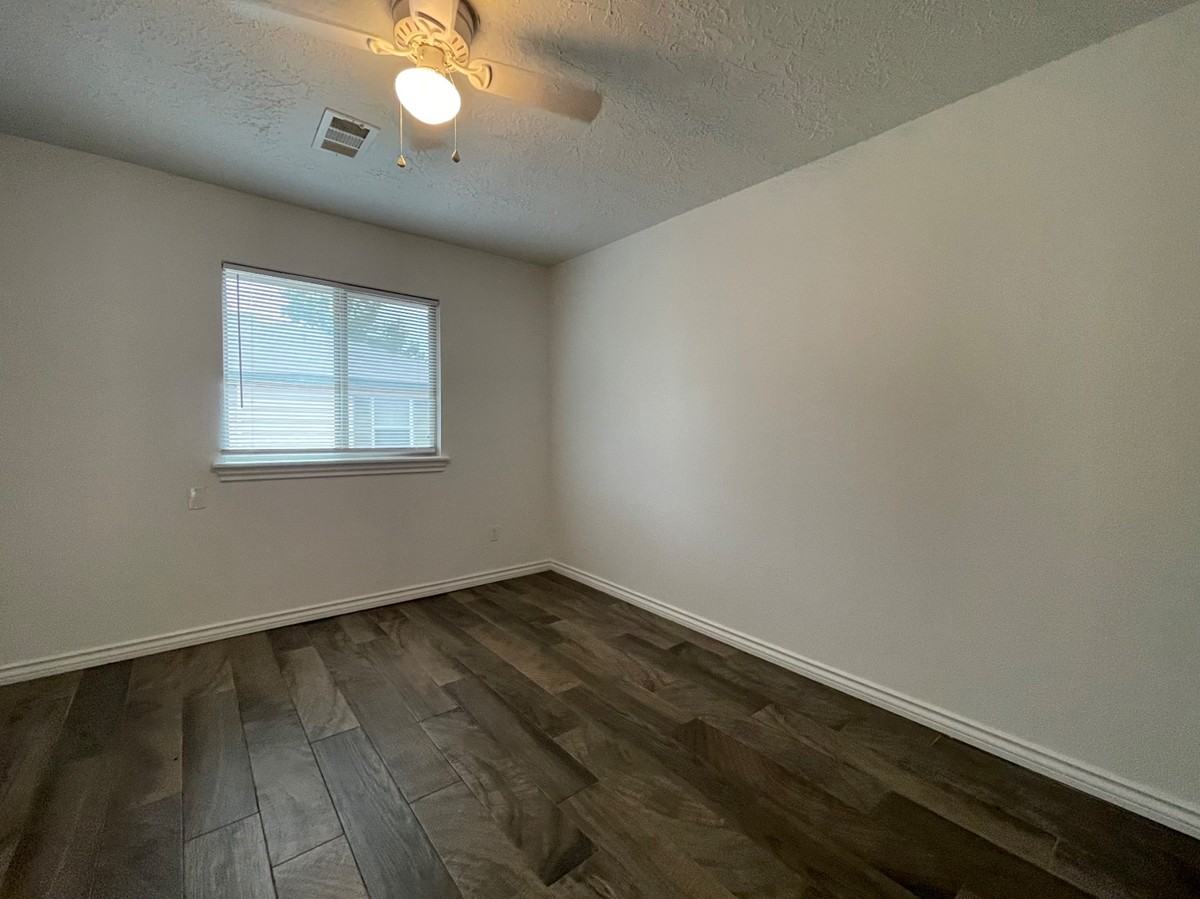 319 E Edwards St #1 - Photo 7 of 13