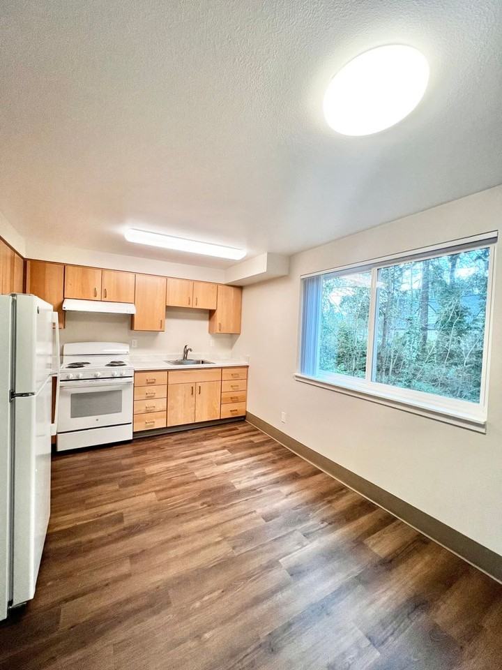 Cougar Creek Apartments - Photo 2 of 9