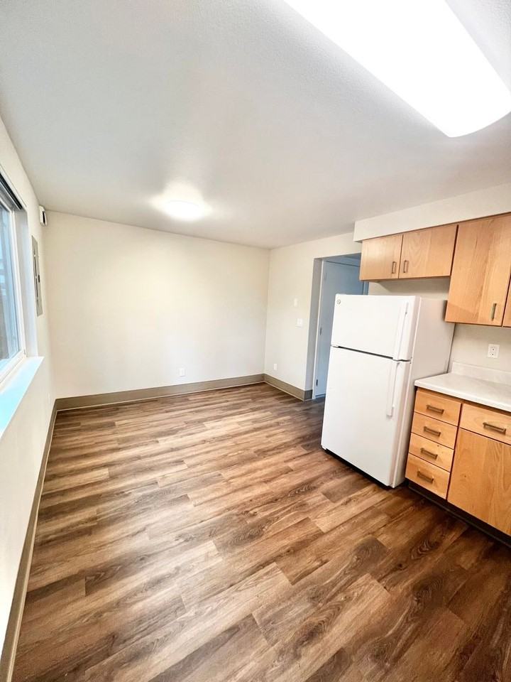 Cougar Creek Apartments - Photo 3 of 9