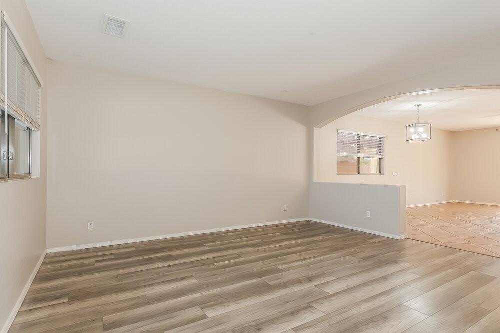 11217 W Berkeley Rd - Photo 3 of 16