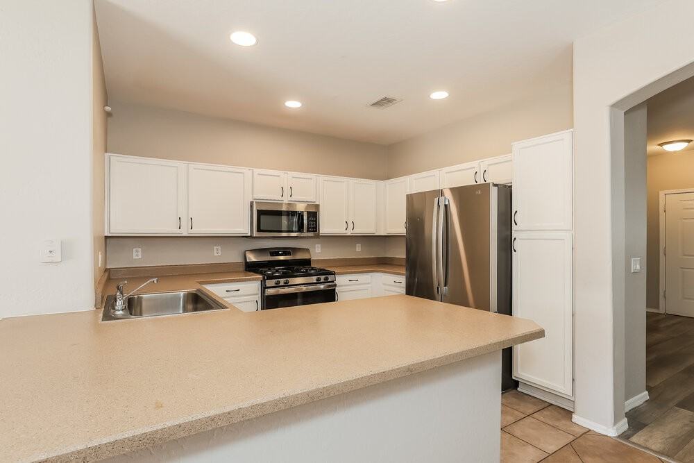 11217 W Berkeley Rd - Photo 5 of 16