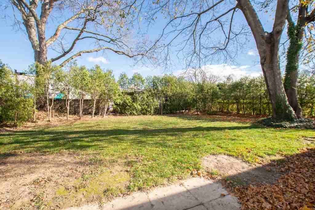 8 West Lynn St - Photo 3 of 20