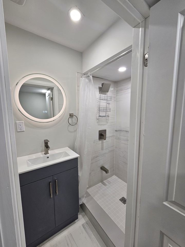 1869 Narcissus Gardens - Photo 4 of 15