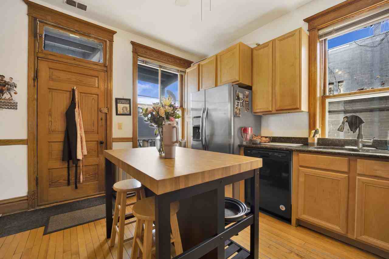 3135 North Clifton Avenue #O2 - Photo 7 of 15