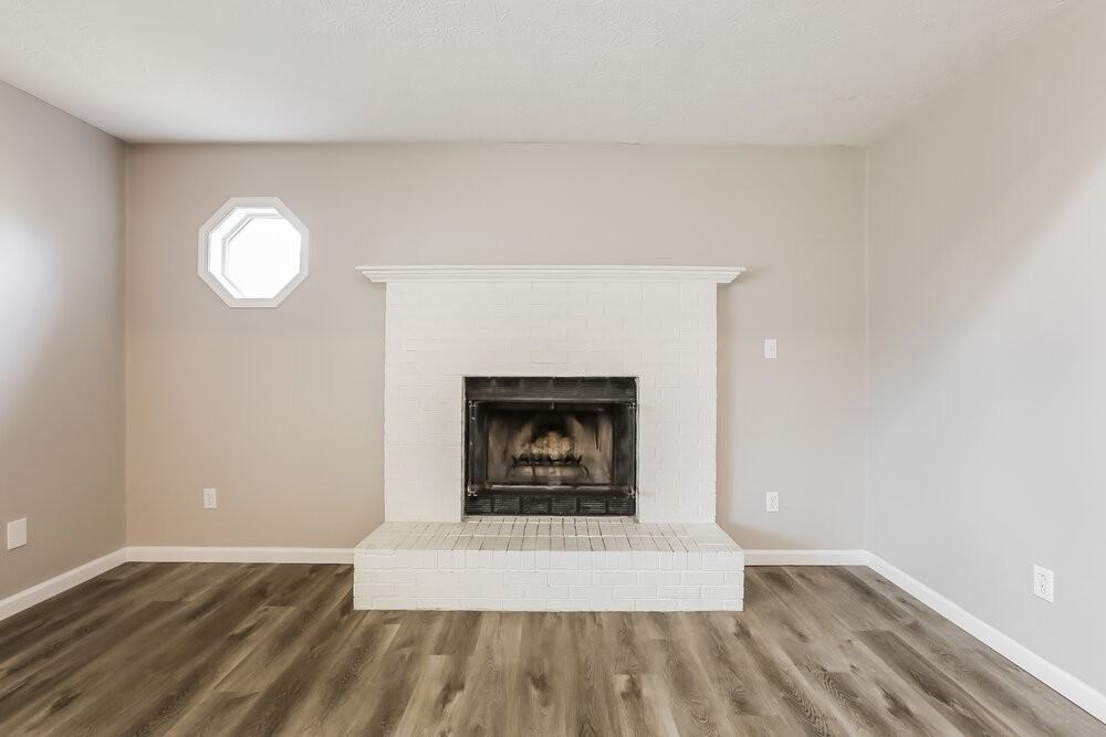 8460 Countryside Ct - Photo 5 of 17