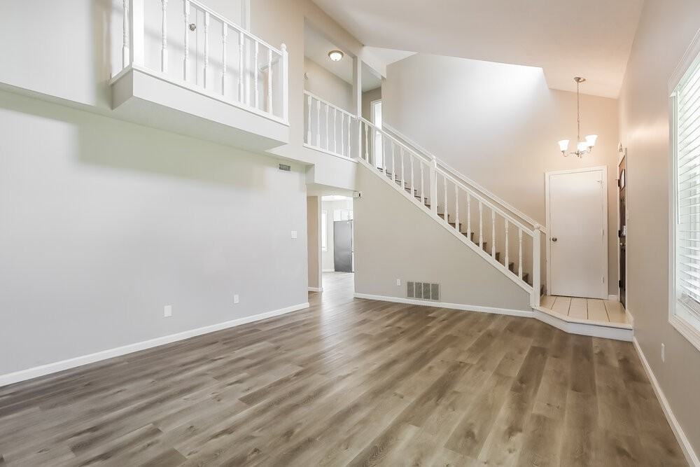 8460 Countryside Ct - Photo 6 of 17