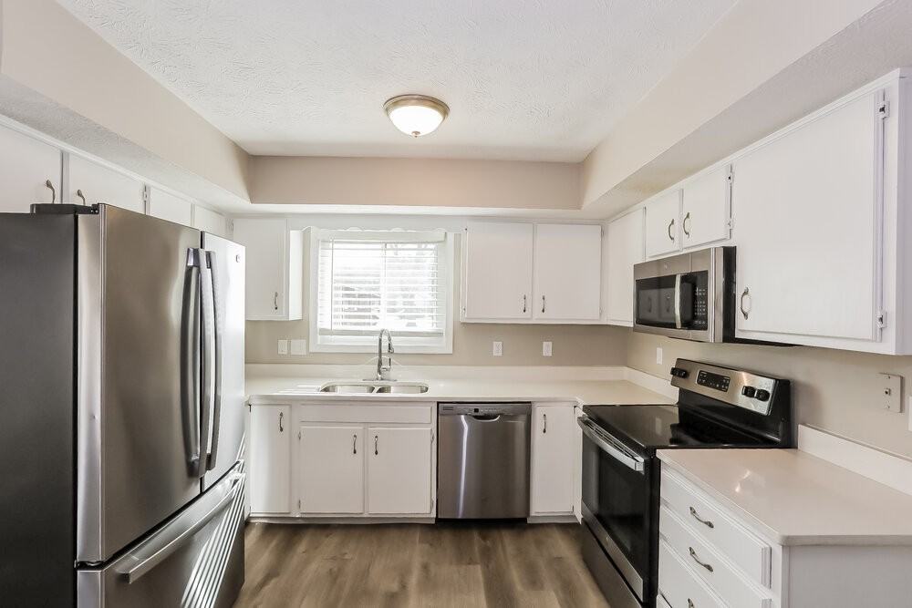 8460 Countryside Ct - Photo 7 of 17