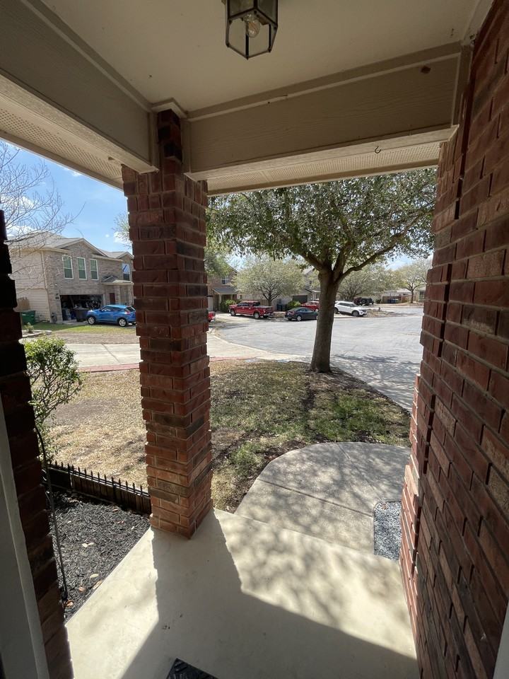 6715 Gunlock Crk #1 - Photo 3 of 43