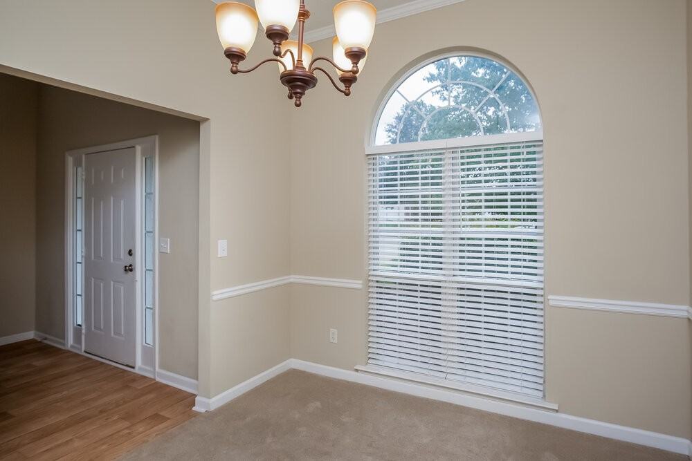 384 Jasmine Dr - Photo 4 of 13