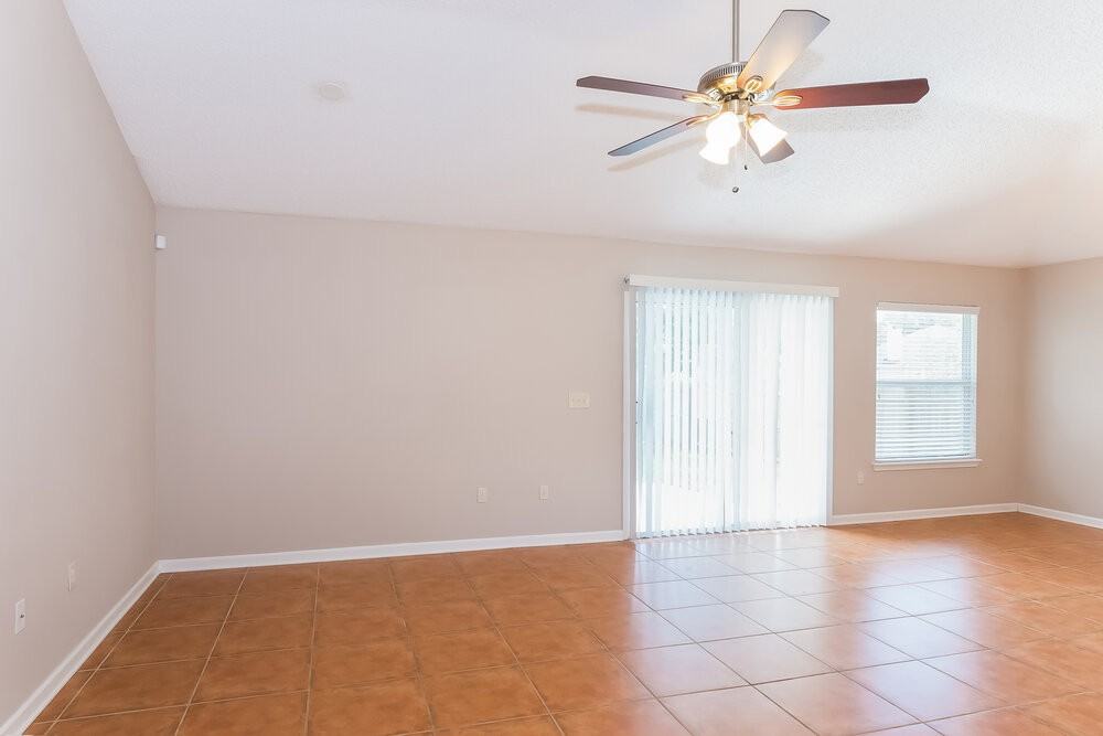 8073 Leafcrest Dr - Photo 3 of 15