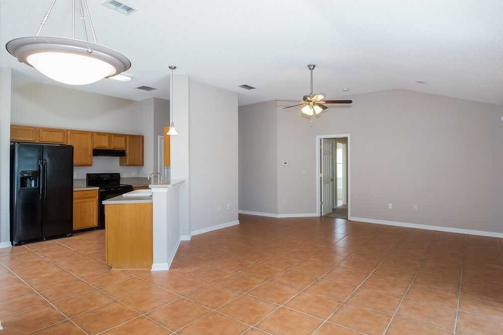 8073 Leafcrest Dr - Photo 5 of 15