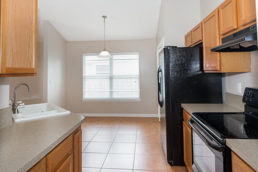 8073 Leafcrest Dr - Photo 7 of 15