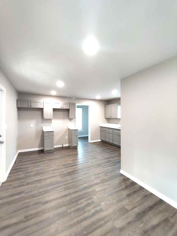 410 N 3rd St #1 - Photo 4 of 12