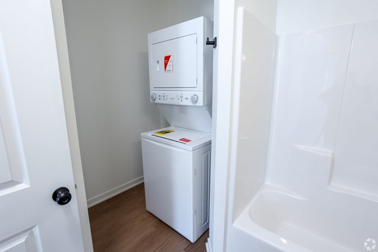 2nd Ave Rowhomes - Photo 5 of 8